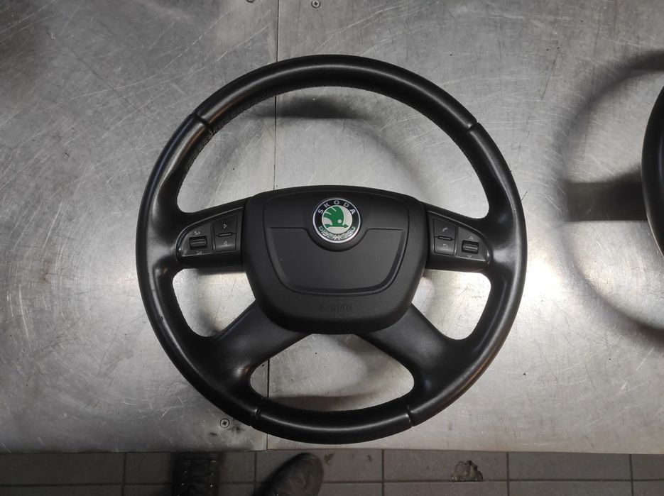 KIEROWNICA 4 RAMIENNA SKÓRZANA MULTIFUNKCJA SKODA FABIA 2 SUPERB 2 OCTAVIA 2 WYSYŁKA !!!!!