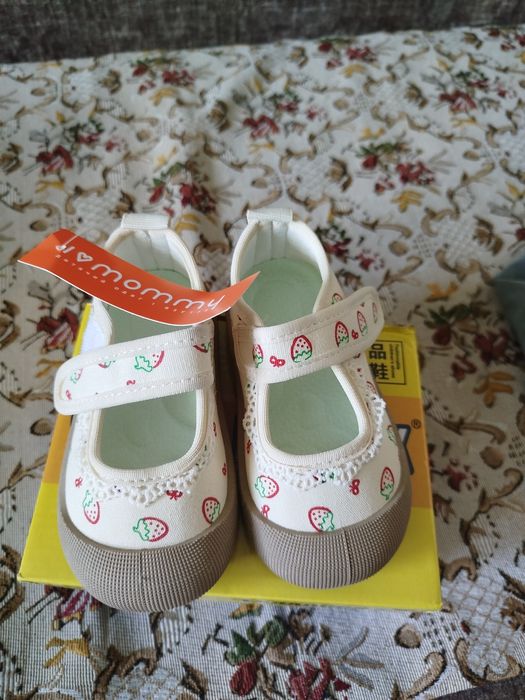 Продам нові туфельки для дівчинки 23 розмір