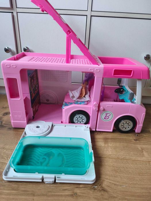 Kamper barbie z akcesoriami, skuterem i rowerem