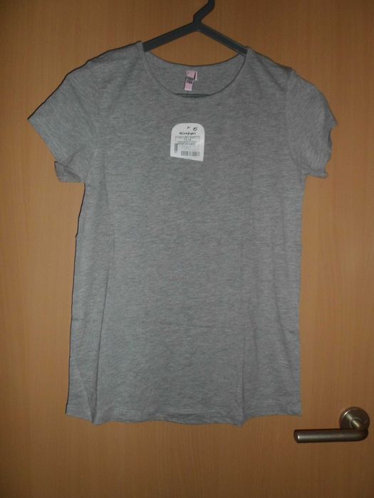t-shirt nova com etiqueta para menina da marca Freestgle