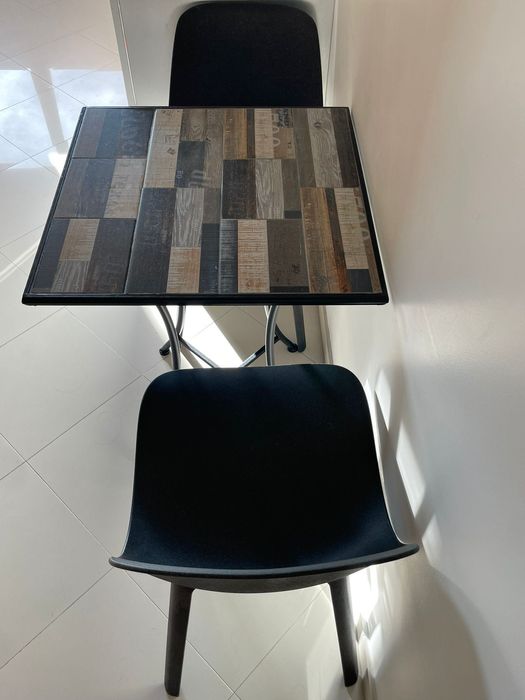 Mesa quadrada Gato preta