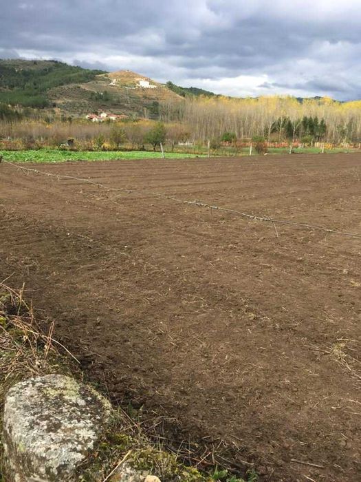 Terreno com mini casa