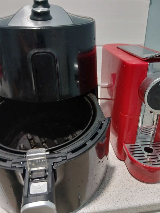 Air fryer e Máquina de café, em Bom estado 30 os dois