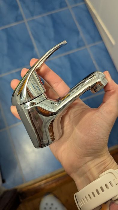 Змішувач для раковини новий