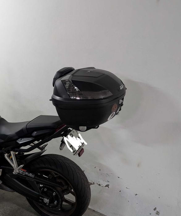 Top case GIVI com suporte para Honda CB 650 R