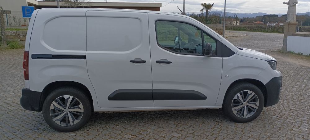 Peugeot partner 2023 impecável por 16605 IVA dedotival
