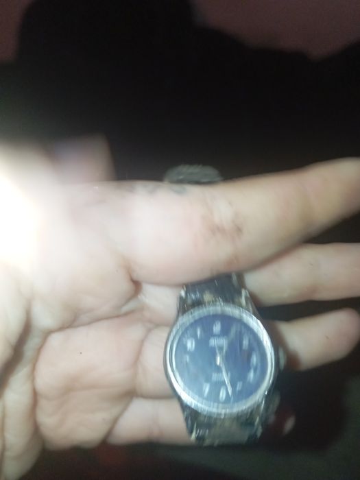 Relógio pequeno antigo n sei se funciona pilha
