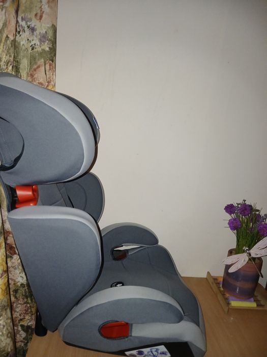 Автокрісло Chicco 15-36 кг