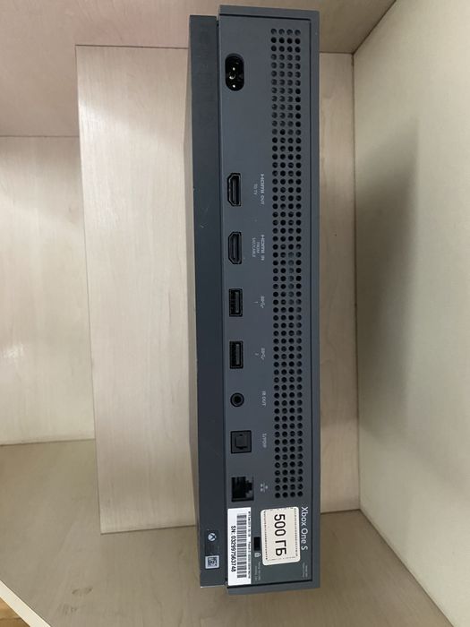 Xbox One S 500 GB + GTA V, FIFA 24, геймпад без кришки