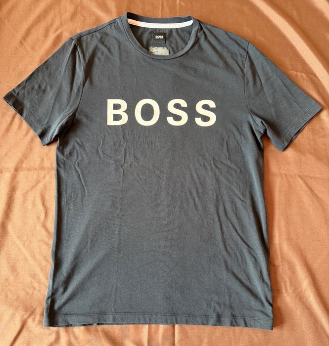 Фуболка HUGO BOSS.Розмір М.Дуже гарний стан.