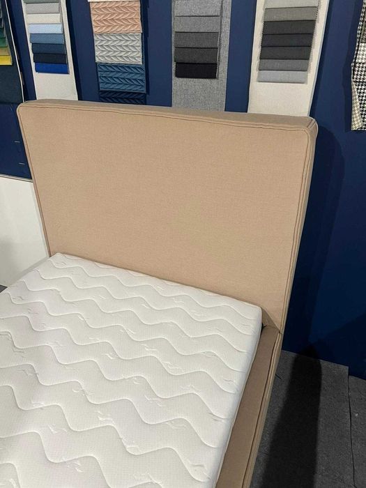 Łóżko z materacem. Stan Idealny!