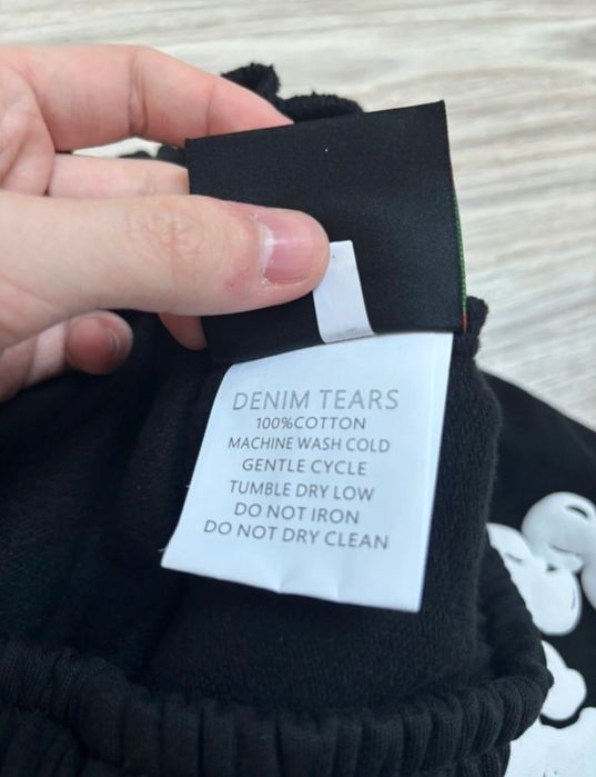 Czarne spodenki Denim Tears