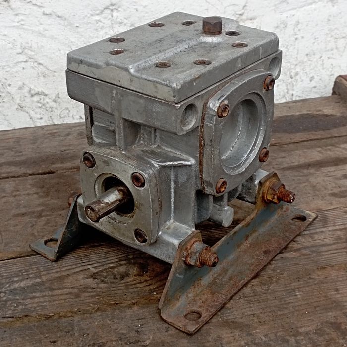 Редуктор 2Ч-40. Редуктор червячный 1 к 16