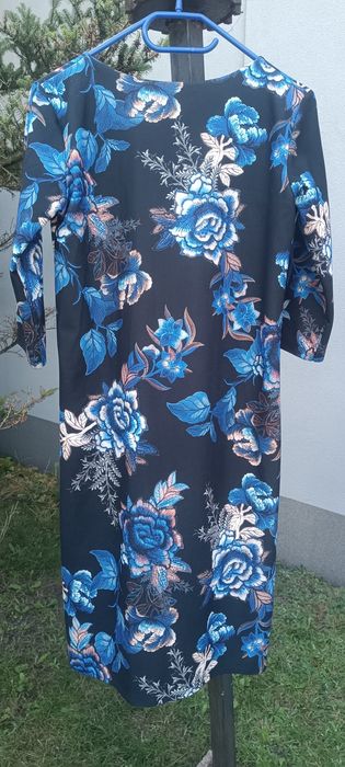 Sukienka w kwiaty