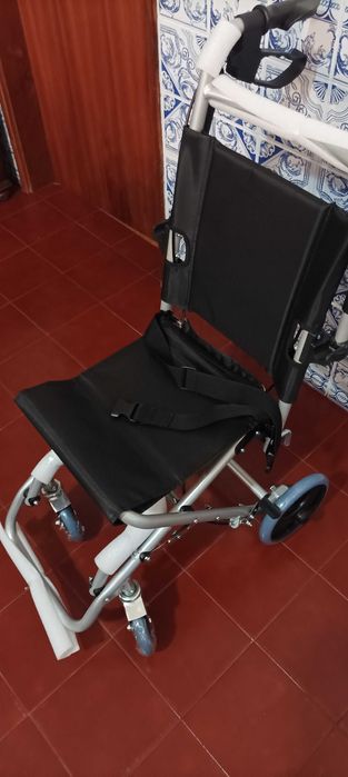 cadeira de rodas prática, leve para transportar,