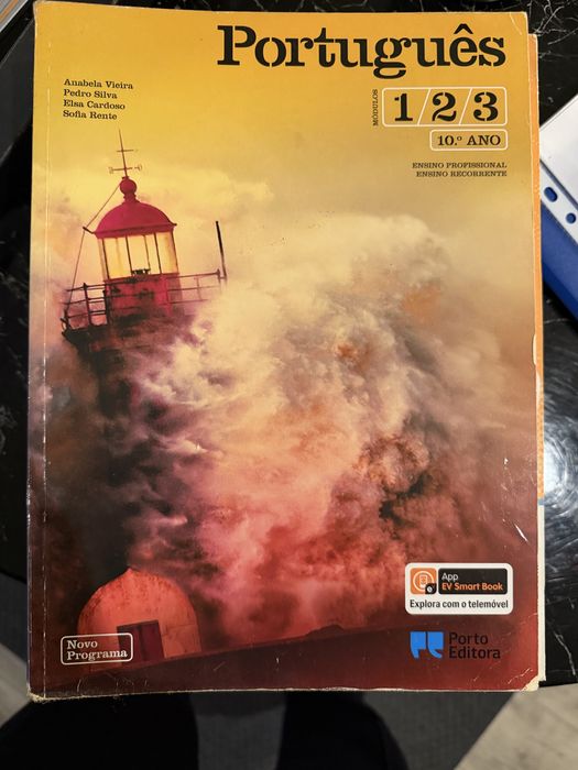 Livros escolares impecáveis