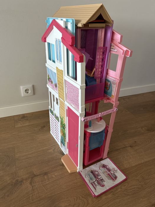 Casa da Barbie Mattel em bom estado