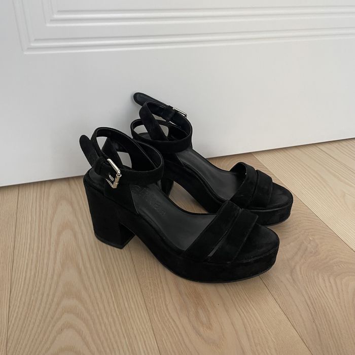 Czarne buty sandały na platformie Bershka