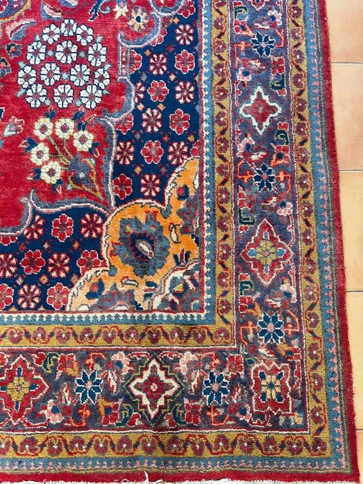 Tapete persa tradicional tecido à mão