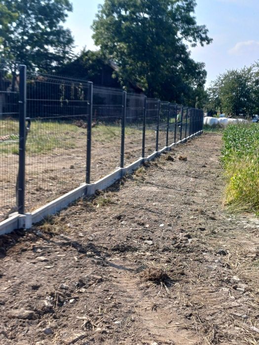 Montaż ogrodzeń panelowych modułowych prace ziemne