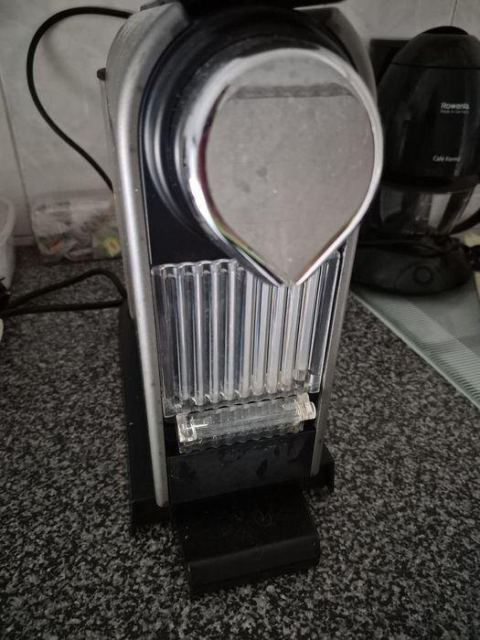 Máquina café Nespresso com defeito