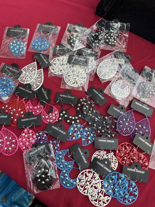 lote 32 pares de brincos novos