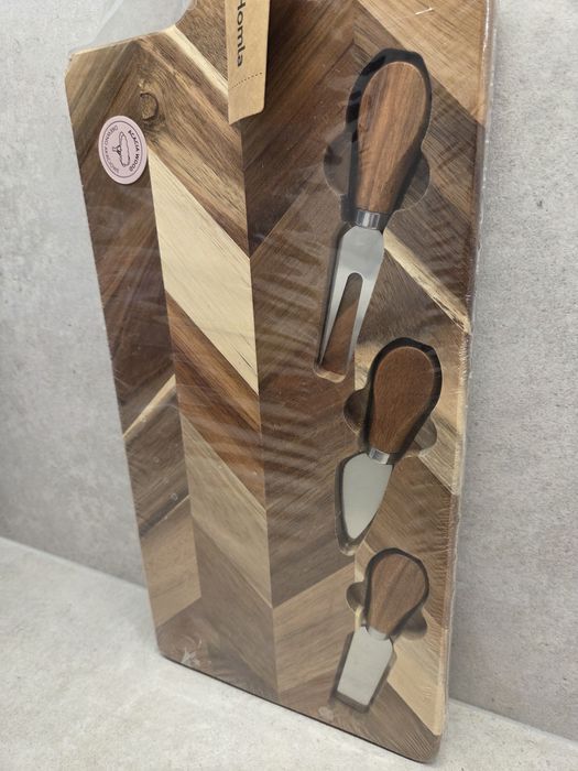 Nowa drewniana deska serwowanie serów homla z nożykami 48x20cm