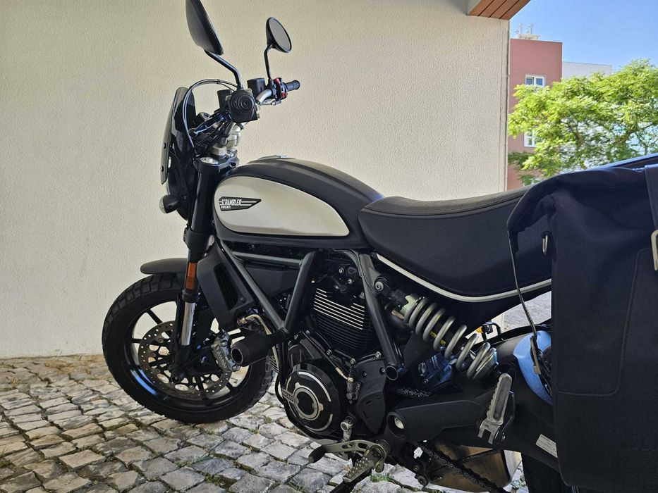 Ducati Scrambler 800 CC Icon Dark de 2021 Irrepreensivel