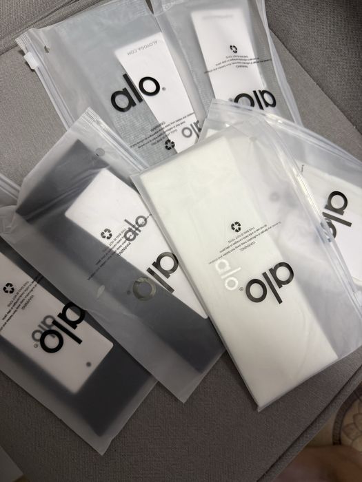 Повʼязка на голову Alo Yoga