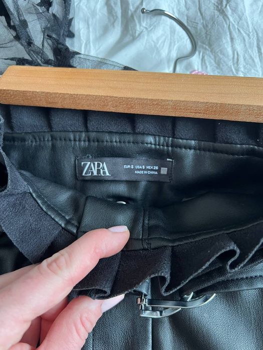 ZARA шкірчна спідниця