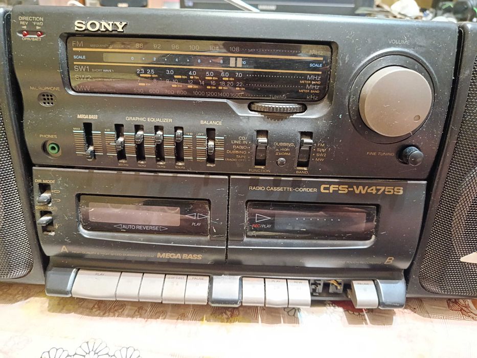 Магнитола Sony CFS-W475S рабочая,  (Кассеты и радио работают, под профилактику)