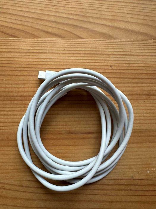 Продаю MacBook Air 13" (2020, M1)