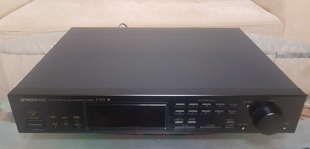 Тюнер Pioneer F-701 AM/FM Digital Synthesizer made in Japan