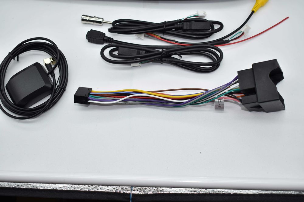 Rádio 2 DIN Android Peugeot 308 e Peugeot 408 moldura Cinza + câmara