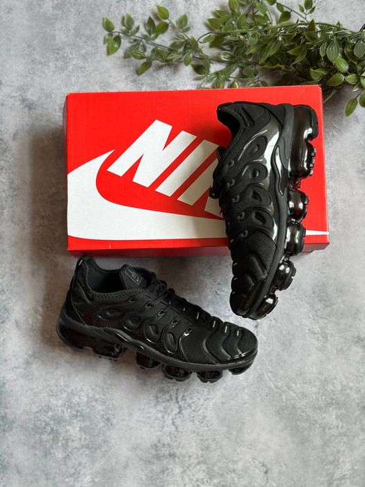 Nike Air VaporMax Plus Triple Black стильні та універсальні кросівки