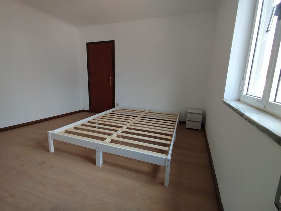 Casa T4 nova com estacionamento