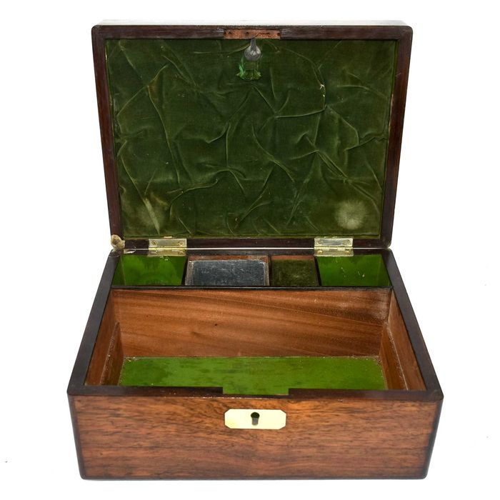 Escritório de viagem Inglês em pau-santo início séc. XIX com embutidos