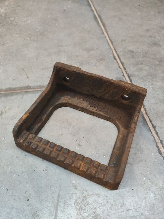 Żeliwny stopień do studzienki