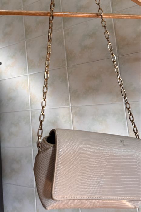 Mala Mango Bege e corrente Dourada