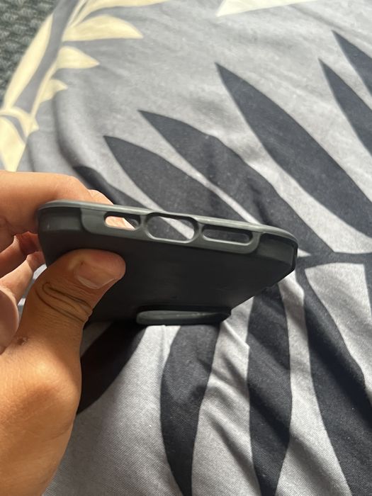 Capa para iPhone 13 Pro Max – Preta, Anti-choque (Bom Estado)
