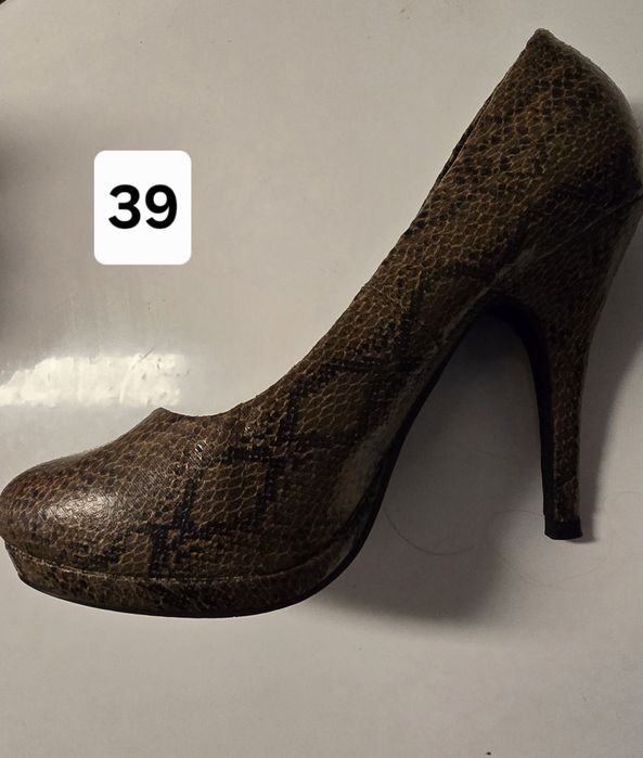 Sapatos e Sandálias Mulher