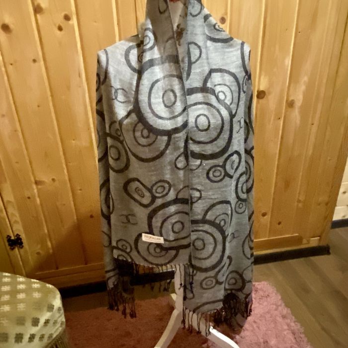 Elegancki szary szal kaszmirowy