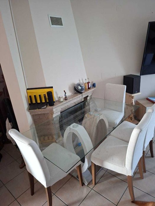 Conjunto Mesa de Jantar Moderna em Vidro (Conforama) + 4 Cadeiras IKEA