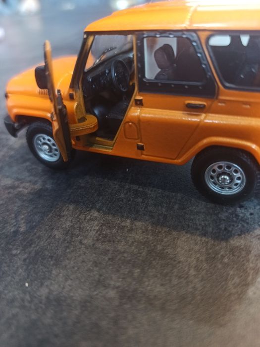 Модель уаз hunter bauer 1:43