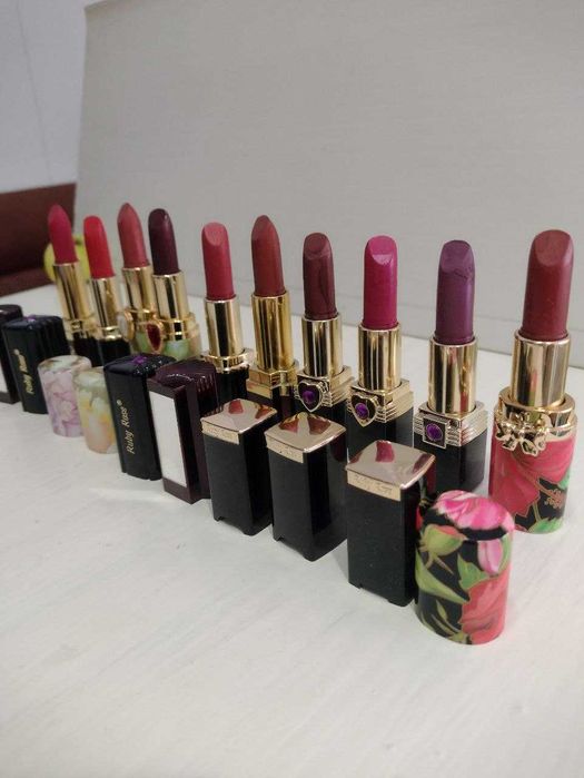 Помада Ruby Rose.