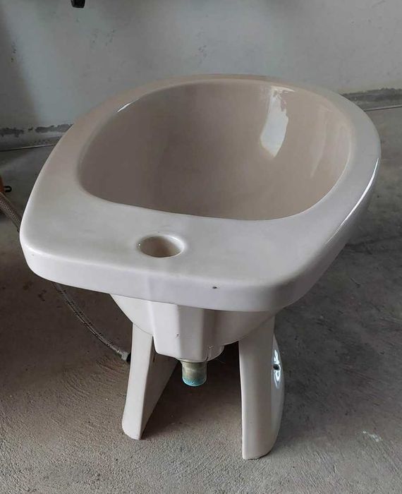 Bidé - peça de casa de banho