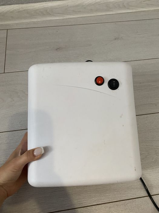 UV лампа для манікюру