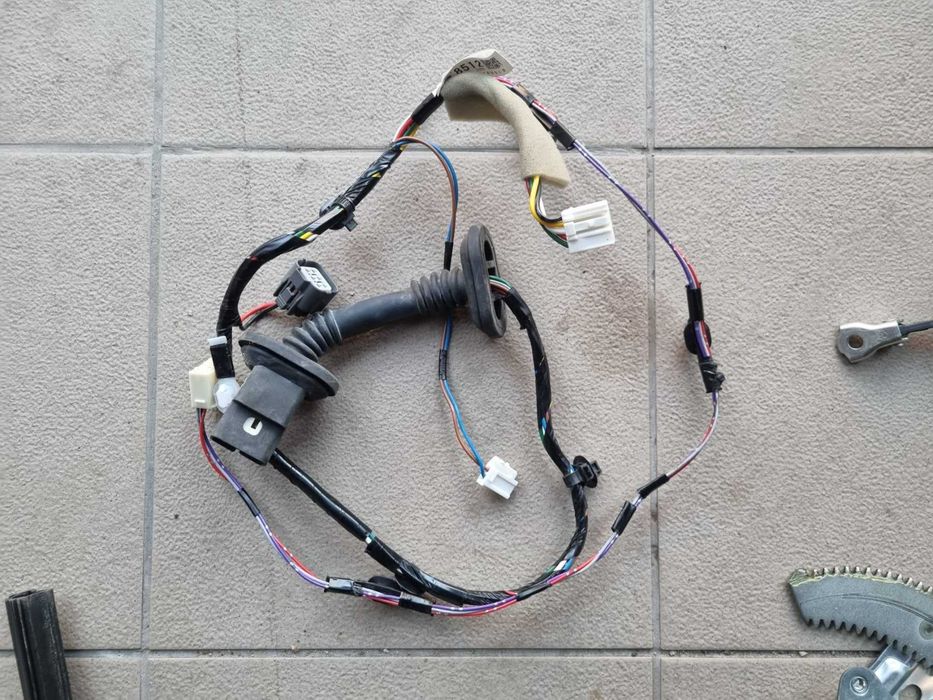 Проводка до задньої правої двері mitsubishi outlander