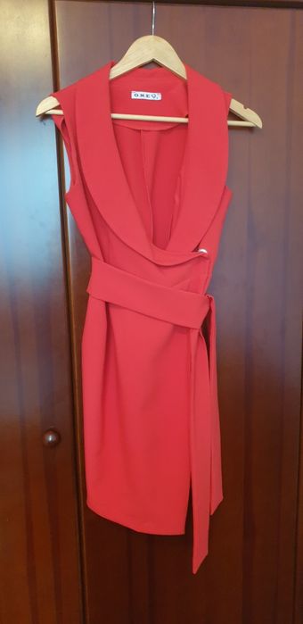 Czerwona sukienka koktajlowa