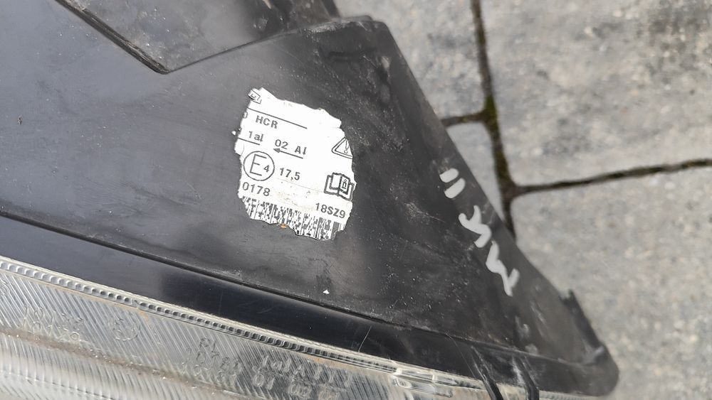 Lampa prawa przednia przód Ford Focus MK2.